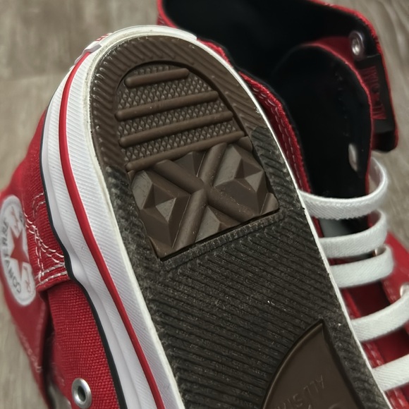Converse Chuck Taylor All Star HiTop Red Jr Size 4 617662F. Like New no tag. - Picture 5 of 7